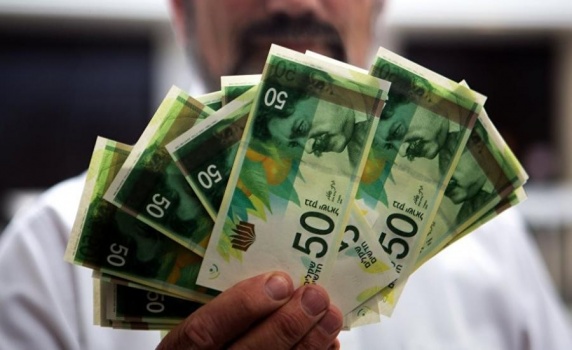 وزارة المالية توضح آلية صرف رواتب الموظفين العموميين