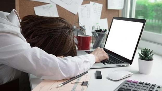 لماذا نشعر بالإنهاك والتعب طوال الوقت ؟ هنا الإجابة..