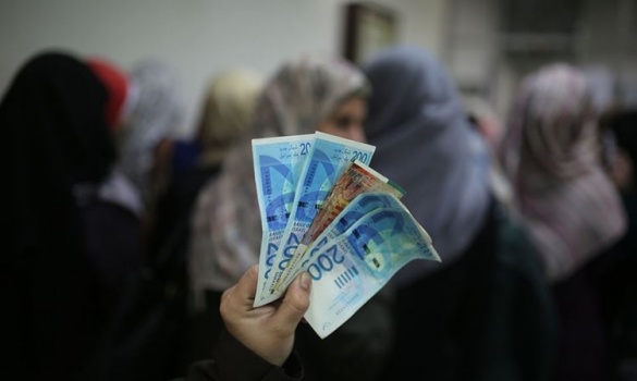 أبو بكر: البنوك تواجه تهديدا حقيقيا- كيف ستصرف الحكومة رواتب الأسرى؟