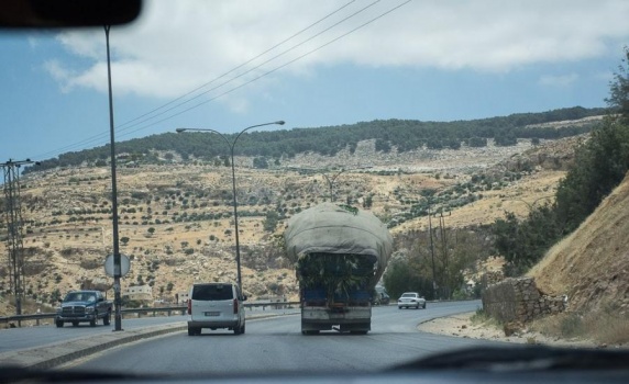 مجلس النواب الأردني يطالب الحكومة بفتح الجسر مع الضفة الغربية