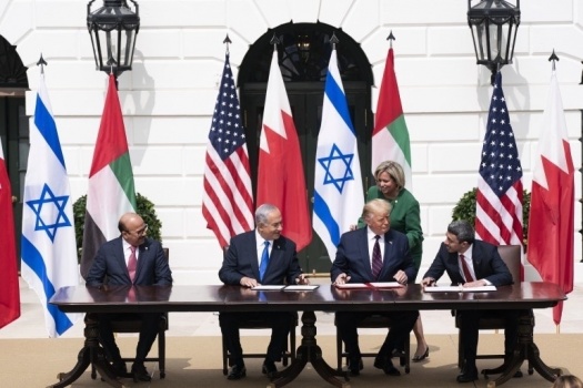 دراسة إسرائيلية تزعم: الرفض العربي للتطبيع تراجع على مواقع التواصل