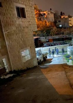 جنين: الإحتلال يعتقل مواطن وطفليه من برقين وشابين من قباطية