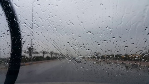 الطقس: استمرار تأثير المنخفض البارد والماطر