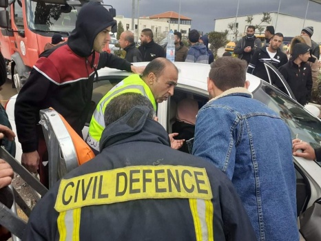 3 إصابات بحادث تصادم مركبتين غرب جنين