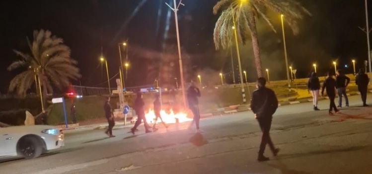 اضراب عام في طمرة احتجاجا على مقتل شابين وإصابة آخرين برصاص شرطة الاحتلال