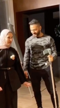 فيديو مؤثر..تامر حسني يلتقي معجبة فقدت ذاكرتها ولم تتذكر أحداً سواه