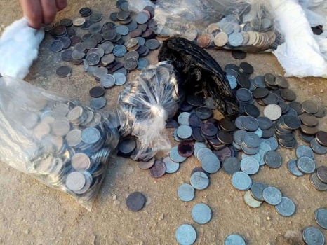 الأمن الوقائي يضبط مشغل لتزوير العملة المعدنية في الخليل