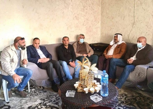 محافظ جنين يوعز بتوفير مكان لإيواء عائلة الأسير قبها