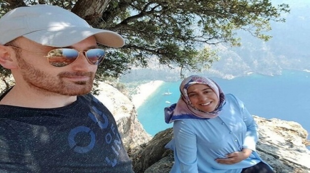 بعد التقاطه صورا رومانسية معها.. تركي يلقي زوجته الحامل من قمة جبل! (صور)