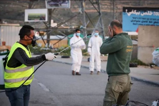 الصحة الفلسطينية والإسرائيلية تتفقان على تطعيم 100 ألف عامل فلسطيني من الذين يعملون في الداخل