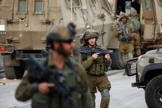 الاحتلال يشن حملة اعتقالات في الضفة والقدس