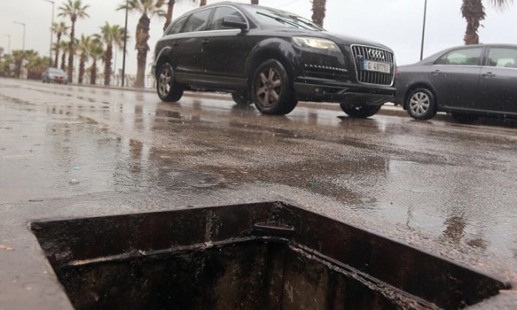 انتشار ظاهرة سرقة أغطية الصرف الصحي من شوارع بيروت