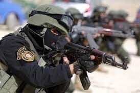الخليل: القبض على متهم بإطلاق النار على الأمن