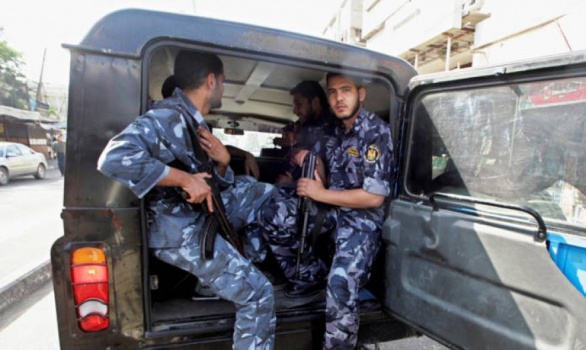 غزة.. سجين جنائي يسيطر على سلاح أحد عناصر الشرطة ويصيب عدة أشخاص