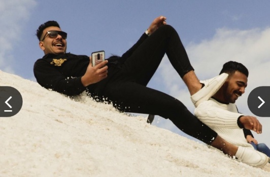 مصريون يتزلجون على تلال الملح بدلاً من الجليد