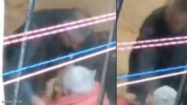 الابن العاق.. يضرب أمه التي تجاوزت التسعين