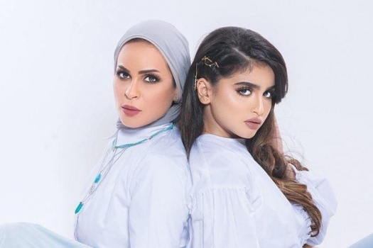 الفنانة حلا الترك تسجن والدتها بسبب 200 ألف ريال بحريني