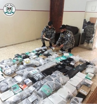 الضابطة الجمركية تضبط شرائح اتصالات إسرائيلية ومواد يشتبه أنها مخدرة غرب سلفيت