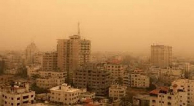 اجواء غائمة ودافئة ومغبرة
