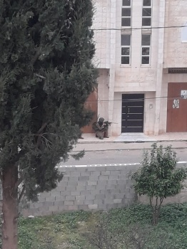 الاحتلال يقتحم دير ابو مشعل واندلاع للمواجهات مع الشبان