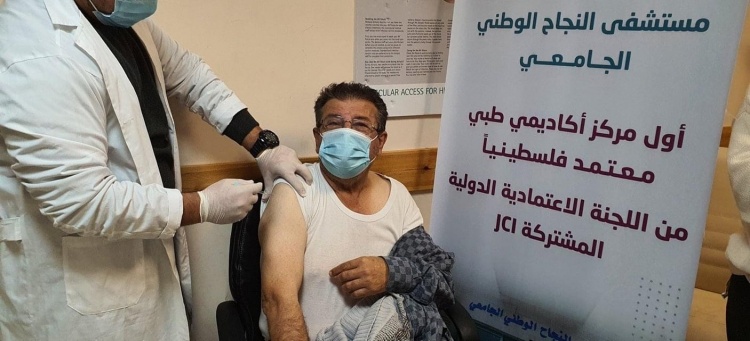 الصحة تبدأ بتطعيم الطاقم الطبي ومرضى الفشل الكلوي في نابلس