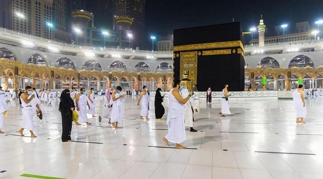 السعودية تضبط مقيمين سرقوا قطعا من ثوب الكعبة المشرفة