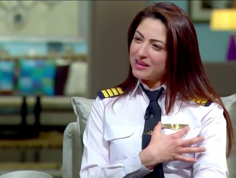 ما علاقة القبطانة المصرية مروة السلحدار بجنوح سفينة حاويات في قناة السويس؟