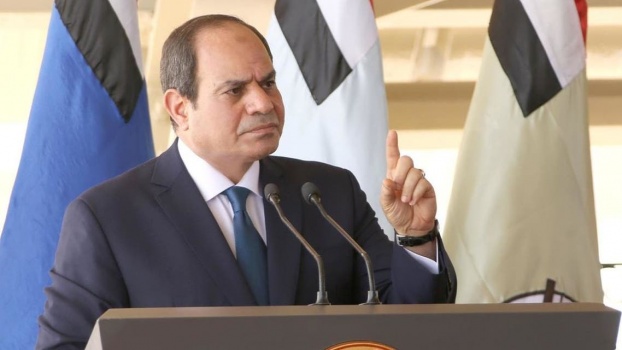 السيسي يتوعد المتسببين بحادث القطارين بعقاب رادع