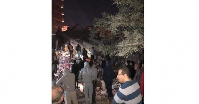 مصرع 3 أشخاص واصابة 25- انهيار مبنى من 10 طوابق في مصر