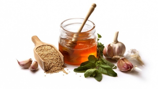 نعنع وثوم وعسل.. علاجات منزلية لا غنى عنها