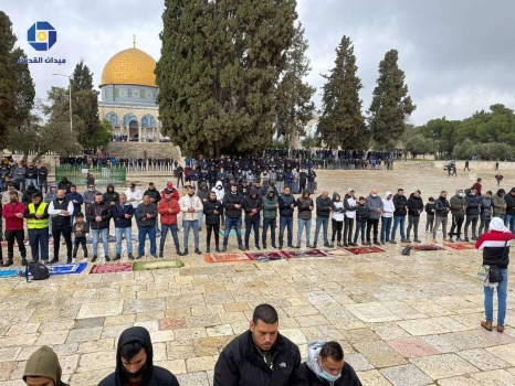 35 ألفا يؤدون صلاة الجمعة في رحاب المسجد الأقصى