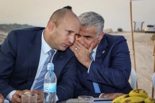 ماذا عرض لبيد على بينت لتشكيل حكومة وحدة؟