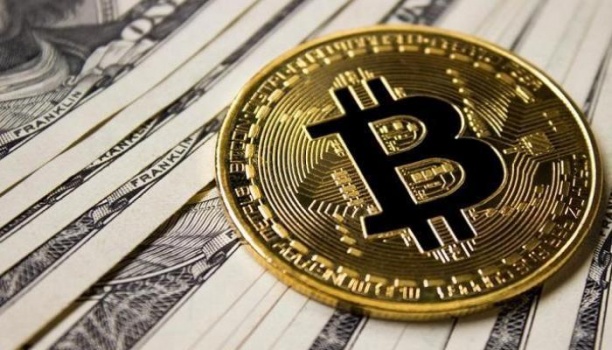24 ساعة صادمة لـ"بيتكوين" تهز عرش العملات الرقمية