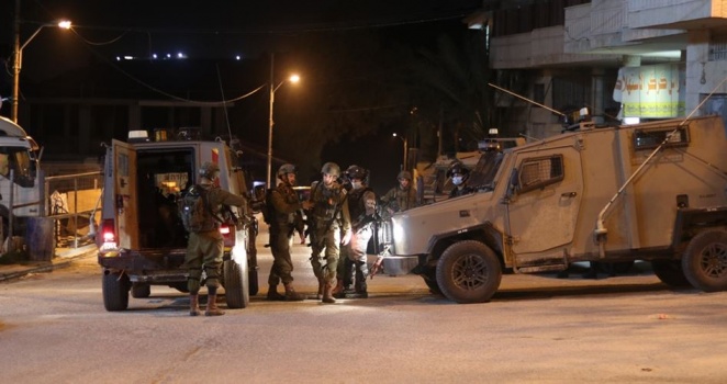 من بينهم قيادي في حماس..الاحتلال يعتقل 7 مواطنين في الضفة