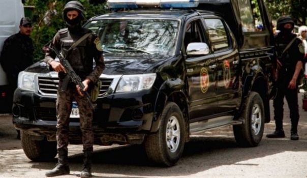 مصرية تخنق طفلتها أثناء اللعب معها!