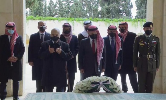 أول ظهور للأمير حمزة برفقة الملك عبد الله بعد الأزمة