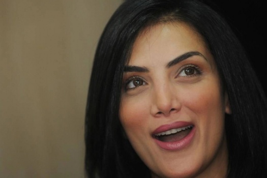 الفنانة حورية فرغلي تجري جراحة رابعة بعد يومين وتعلن موعد عودتها إلى مصر