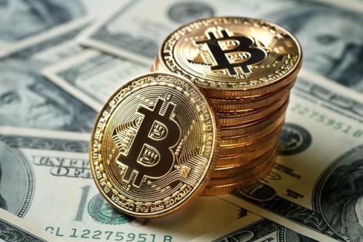 مسار "بيتكوين" منذ عام 2014: رحلة بدأت بـ300 ووصلت إلى 64 ألف دولار