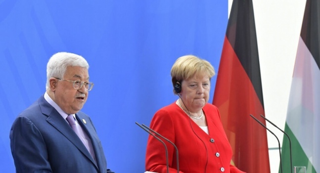 الرئيس لـ ميركل: ماضون بإجراء الانتخابات في جميع الأراضي الفلسطينية