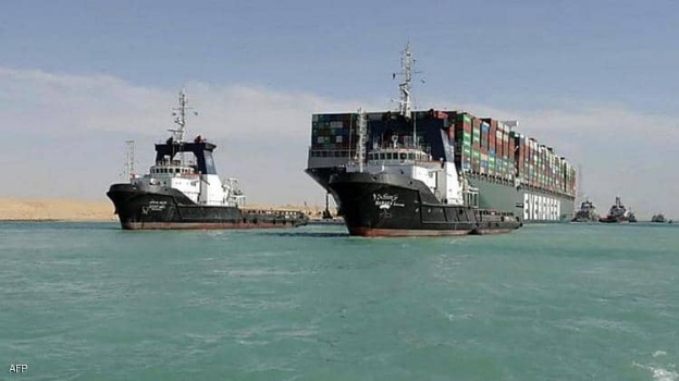 هيئة قناة السويس تسمح لفردين من طاقم "إيفر غيفن" بالعودة