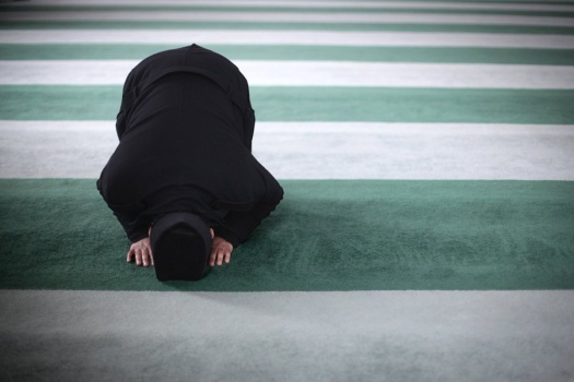 صلاة التهجّد .. وقتها وحكمها والفرق بينها وبين قيام الليل