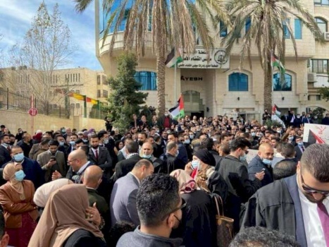 مرسوم الرئيس.. هل هو سلم لنزول نقابة المحامين عن الشجرة؟