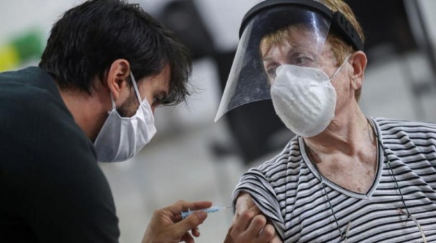 إصابة 5800 أميركي بـ«كورونا» بعد تلقيهم جرعتي اللقاح