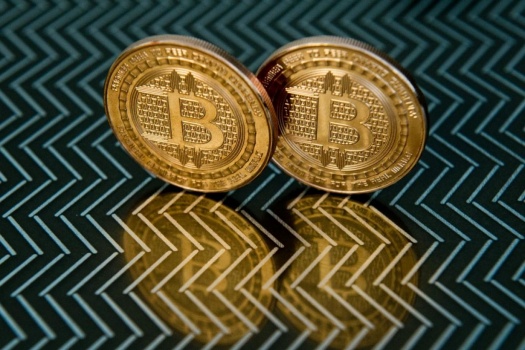 8 عملات رقمية حققت قفزة صاروخية في ساعات رغم خسائر "بيتكوين"
