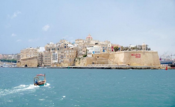 بلد أوروبي يقدم منح مالية للسياح..قيمتها وشروطها