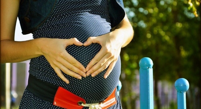 ماذا يحدث إذا ولدت المرأة على متن طائرة؟