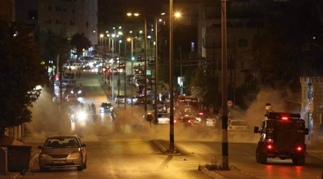 صور...قوات الاحتلال تقمع المصلين عند المدخل الشمالي لبيت لحم