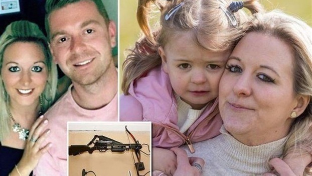 في حادثٍ مرعب... رجل اقتحم منزل جيرانه بقوس في يده