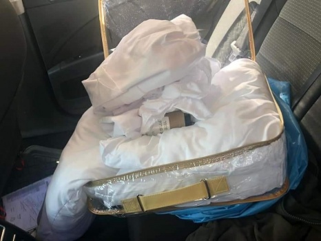 الشرطة تكشف ملابسات وضع جسم مشبوه وكفن بمركبة محامي في رام الله 