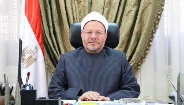 هل يجوز قراءة القرآن من الموبايل في التراويح؟